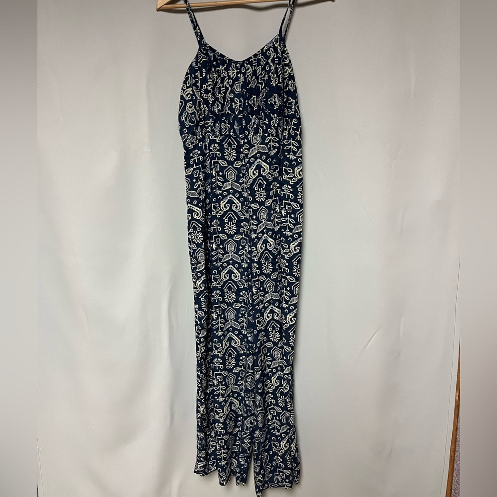 Runvs Spaghetti Strap Navy and White Patterned Jumpsuit